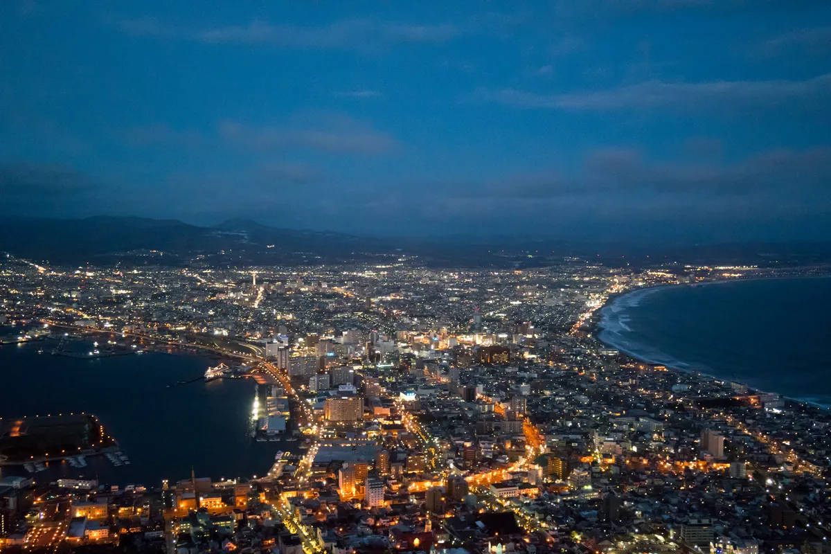 La célèbre vue nocturne panoramique de Hakodate vue d'en haut