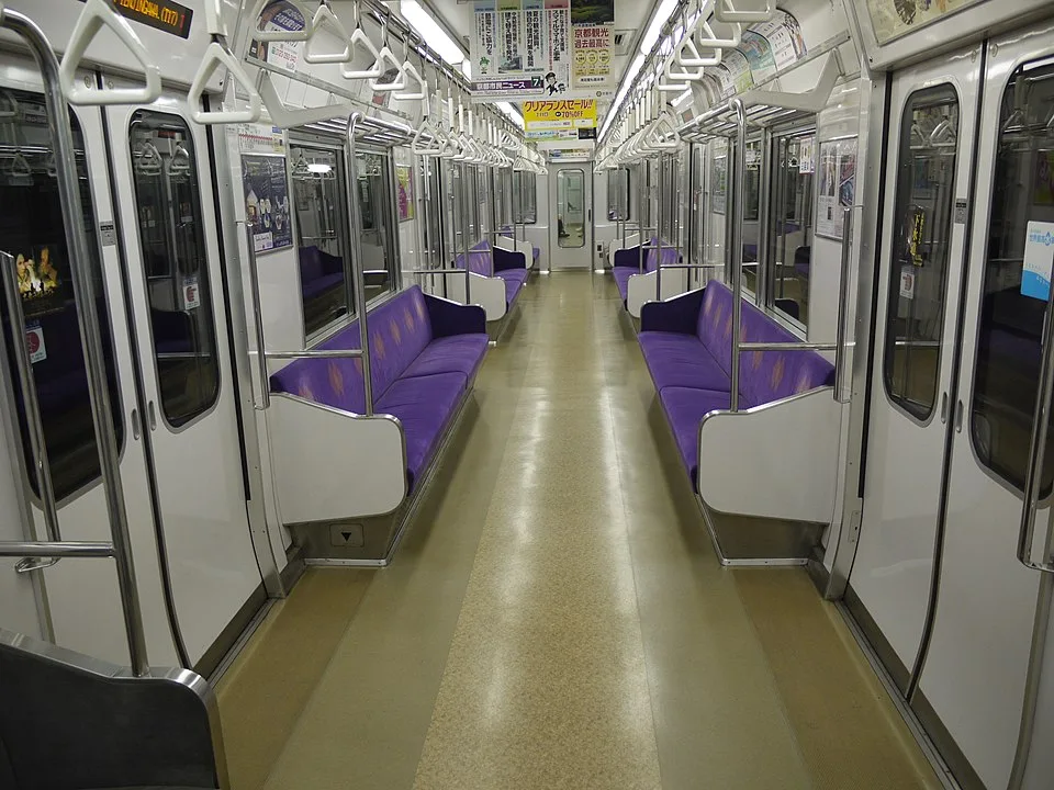 京都市營地下鐵 東西線車內的寬敞空間